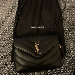 NWOT

SAINT LAURENT TOY LOULOU IN QUILTED LEATHER